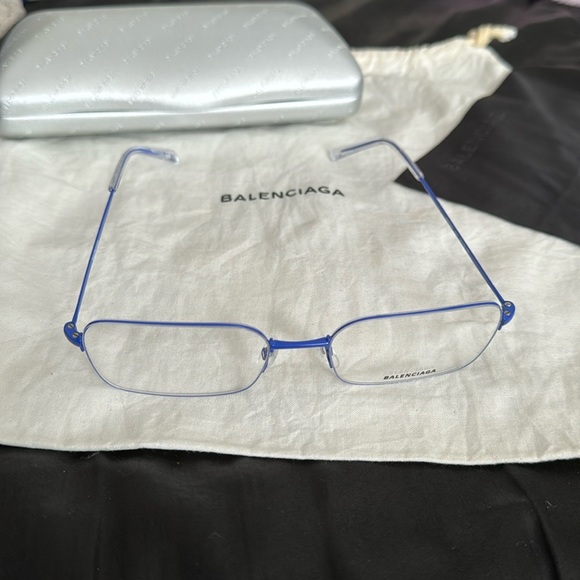 Balenciaga - Picture 1 of 6